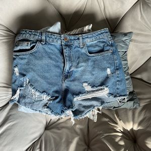 High Waist Distressed Ripped Short f21